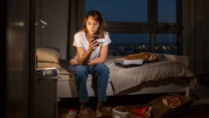 Des chercheurs ont demandé à 100 personnes de
retarder leur heure de coucher de 90 mn. Voici ce qui s'est
passé