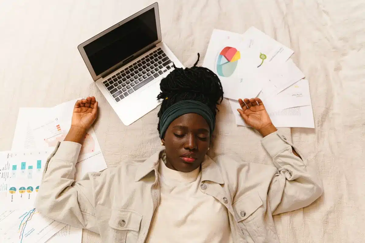 Graphique montrant la courbe en U de la mortalité en fonction de la durée de sommeil