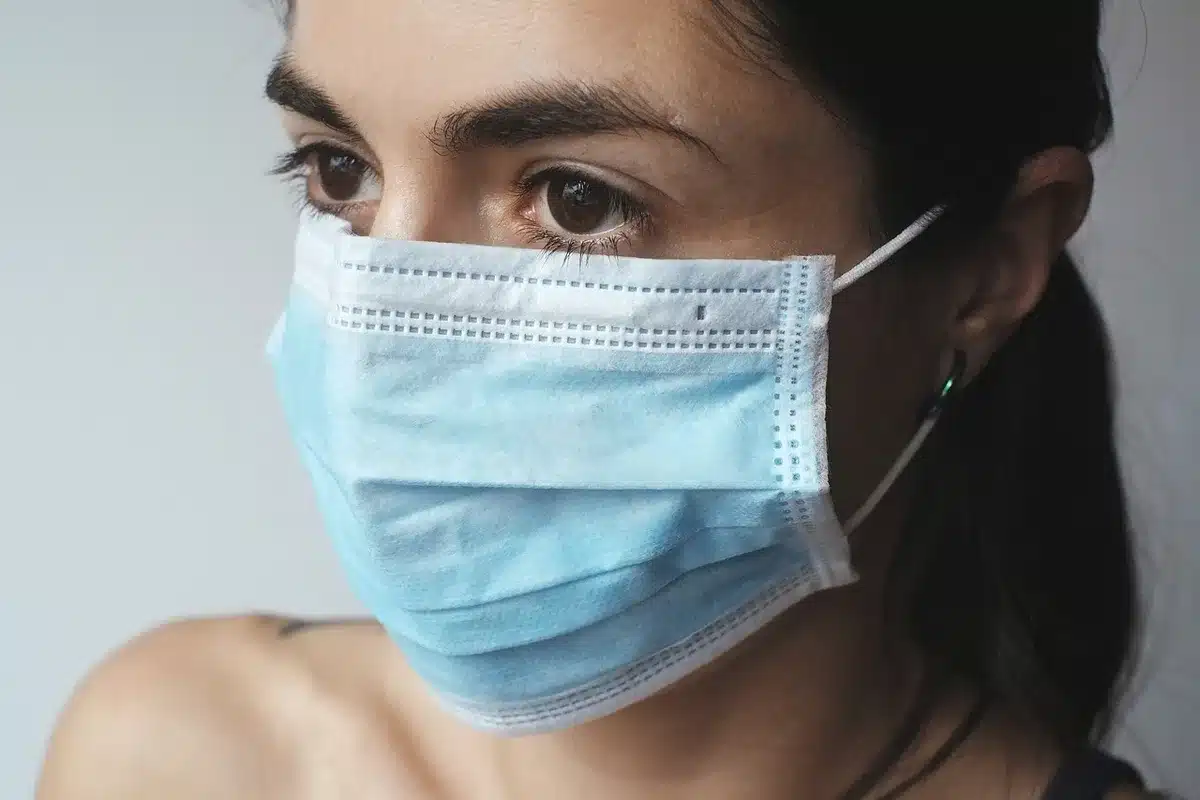 Équipe médicale intervenant lors d'une épidémie en Afrique centrale