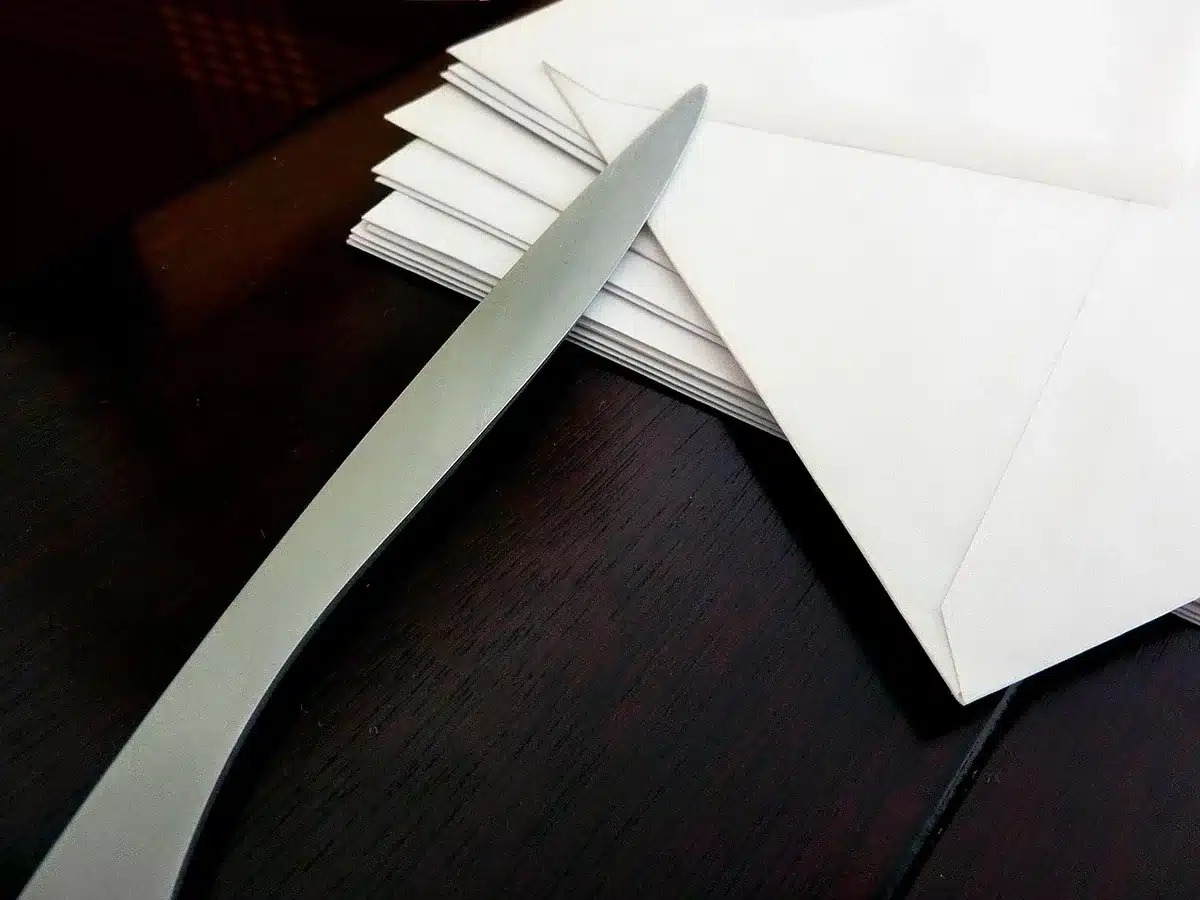 Courrier administratif ouvert montrant un numéro de département 69