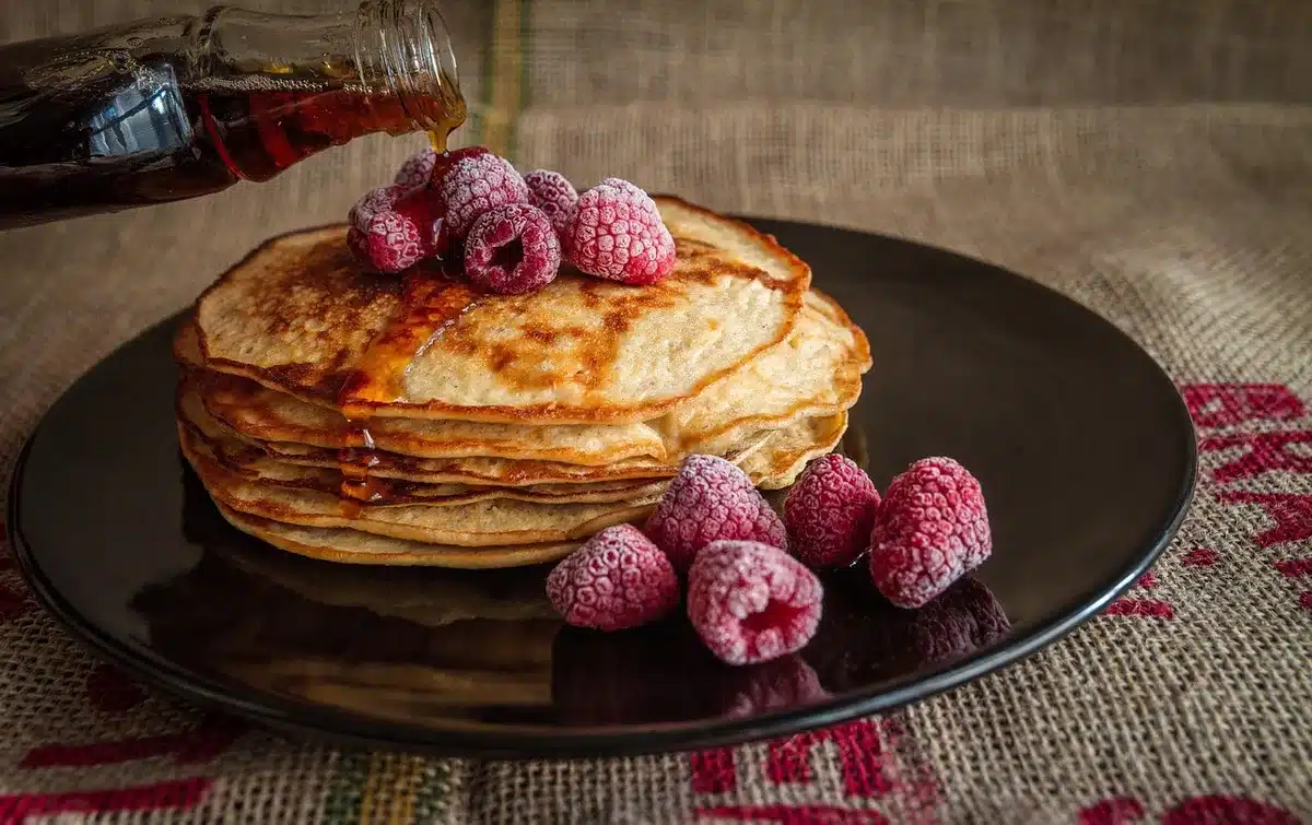 Assiette montrant portions recommandées de légumes, fruits et céréales